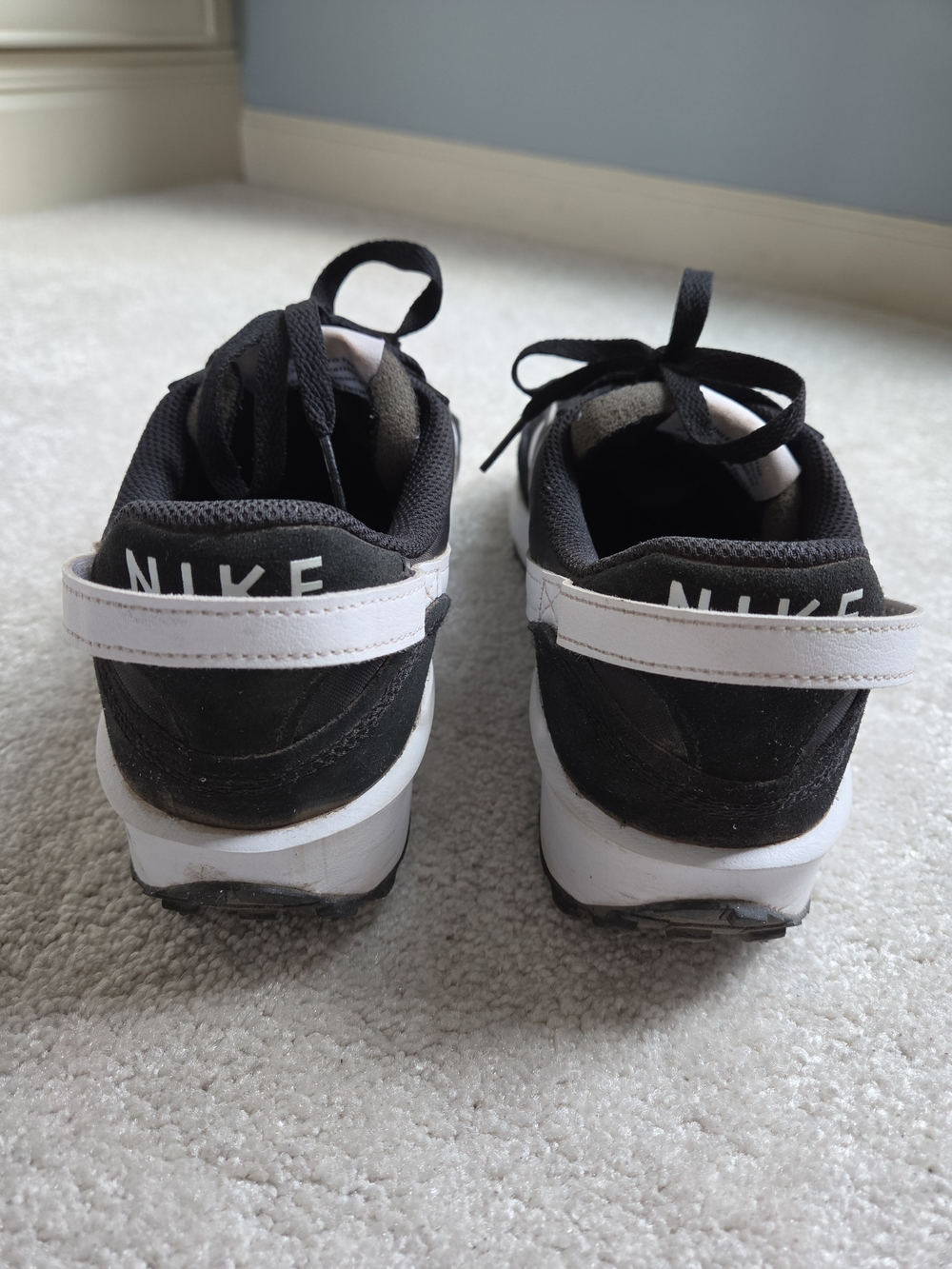 Nike Waffle Debut Women's Black White Sneakers Size 9.5 - Picture 5 of 9